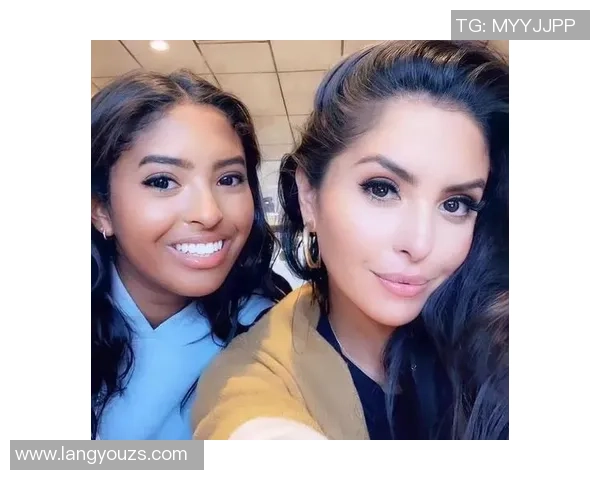 足球明星与女粉丝的秘密恋情曝光引发舆论热议与球迷失望